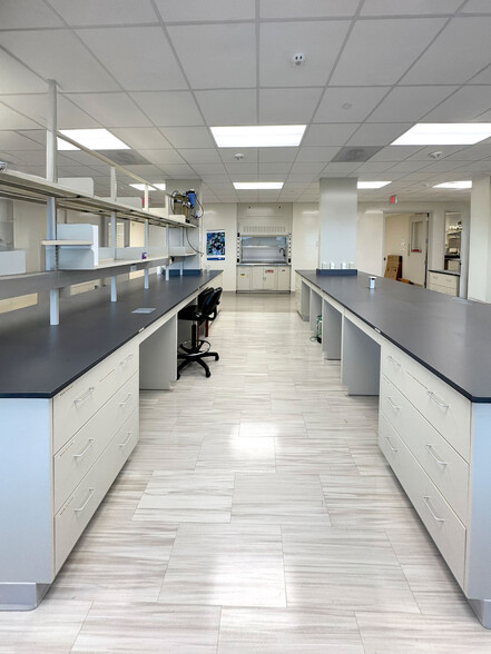 9713 Key West Ave, Rockville, MD for lease - Building Photo - Image 2 of 30