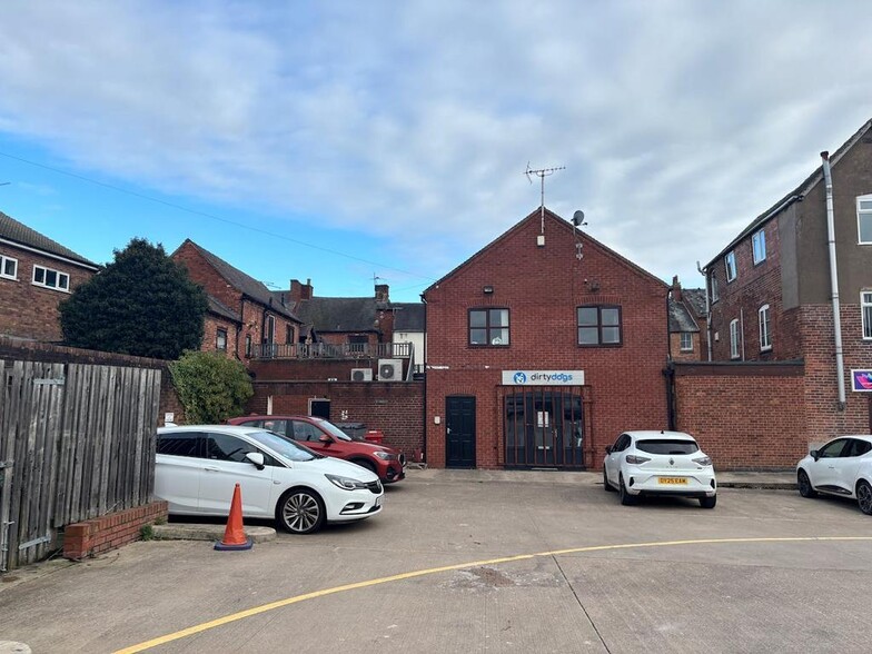 29 & 33 High Street, Uttoxeter portfolio of 2 properties for sale on LoopNet.ca - Building Photo - Image 2 of 10