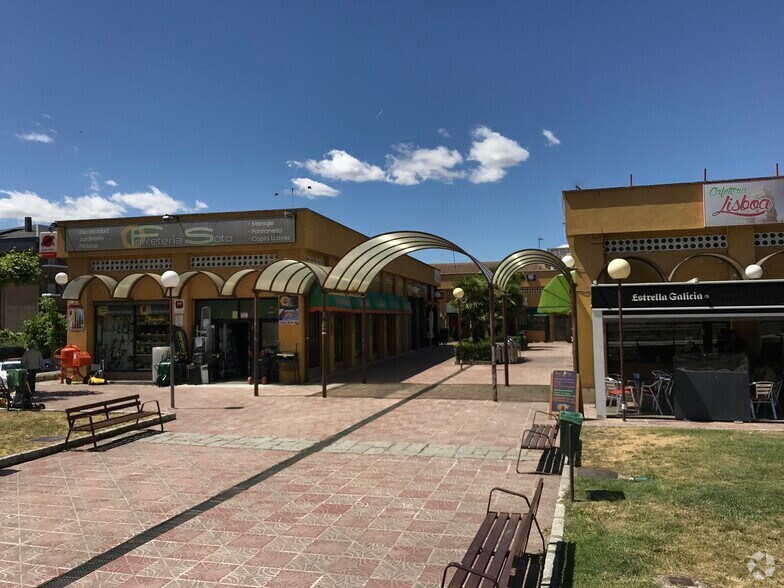 Commerce de détail dans Soto del Real, Madrid à vendre - Photo du bâtiment - Image 2 de 5