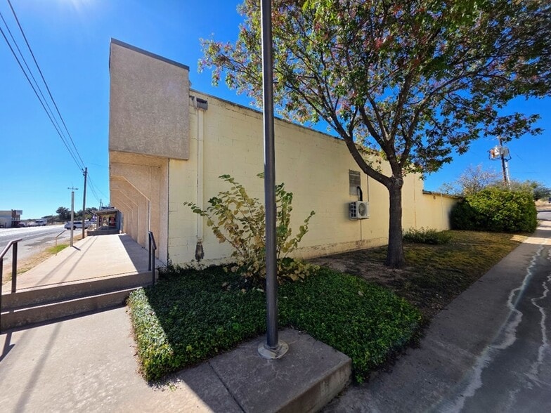 116 Broadway St, Mertzon, TX for sale - Building Photo - Image 2 of 13