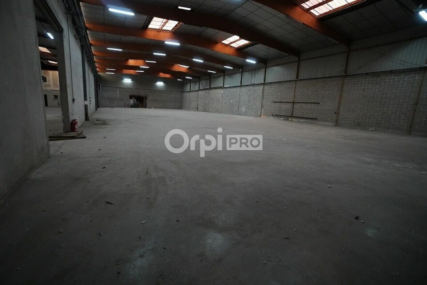Flex in Quetigny for sale - Building Photo - Image 2 of 7