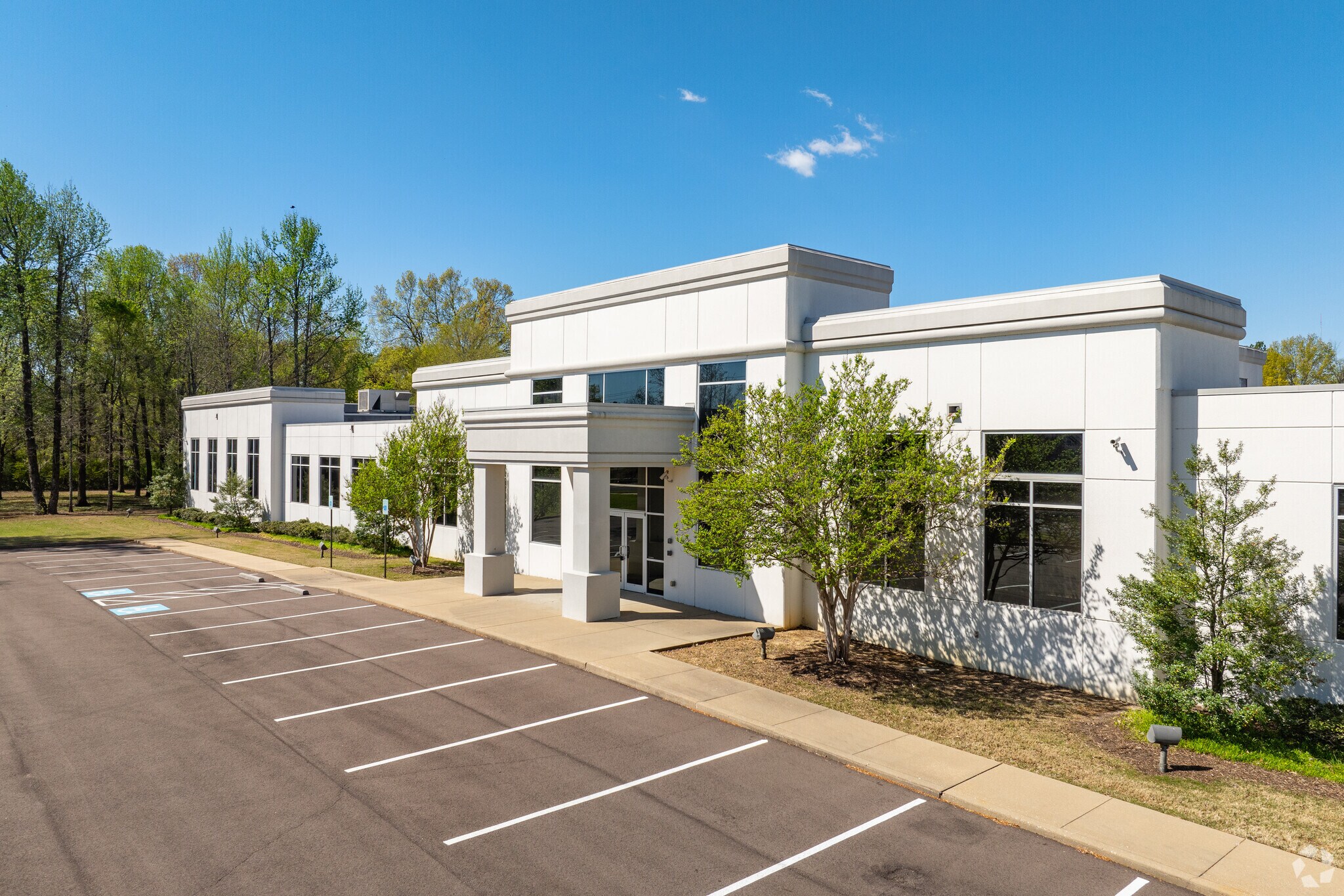 7345 Goodlett Farms Pky, Cordova, TN for lease Primary Photo- Image 1 of 18