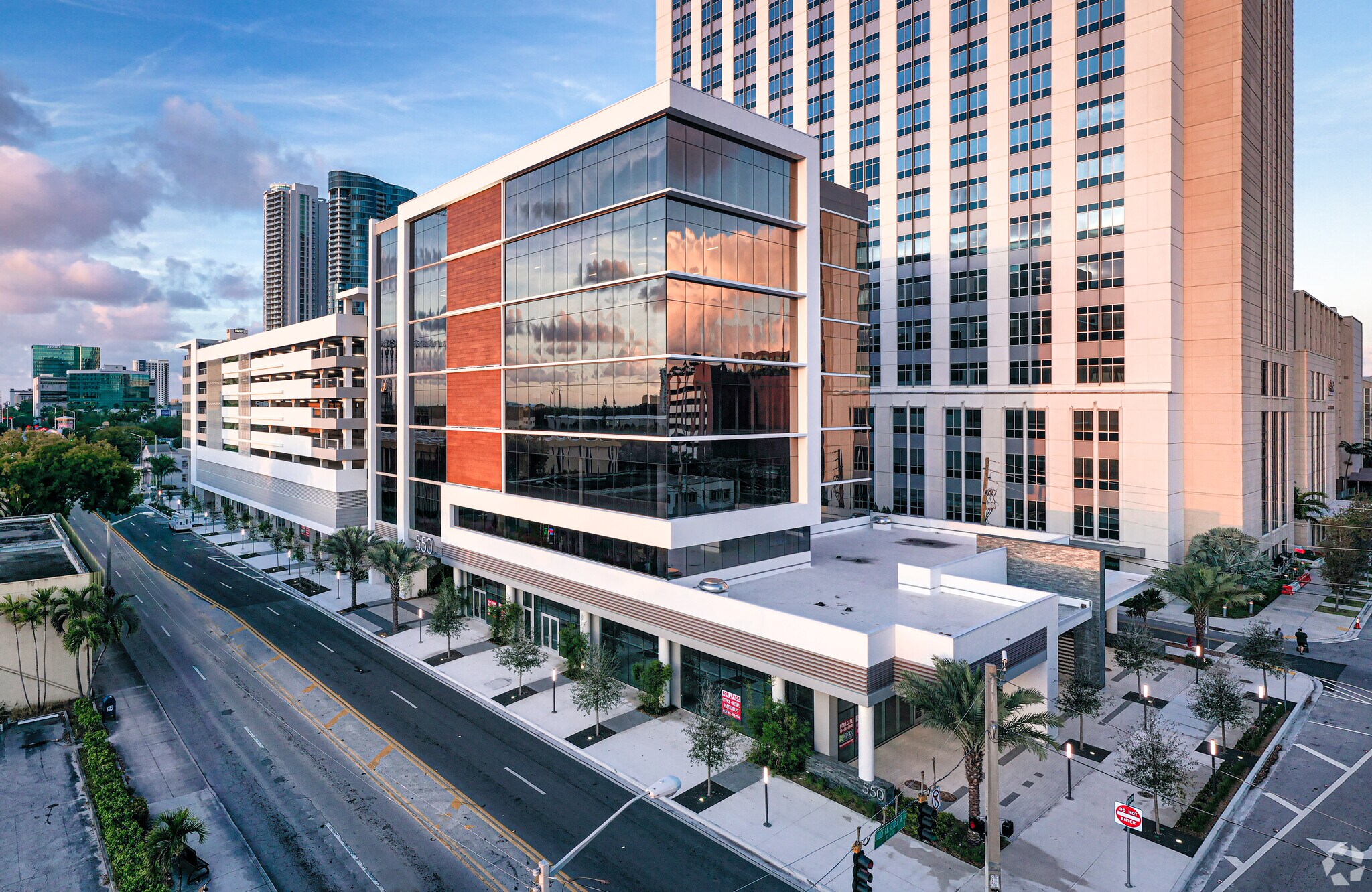 550 S Andrews Ave, Fort Lauderdale, FL à louer Photo du bâtiment- Image 1 de 15