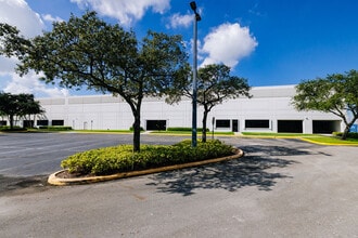 7800-7890 NW 80th St, Miami, FL for lease Interior Photo- Image 1 of 22