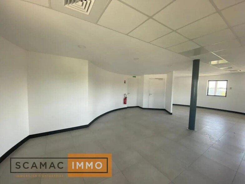 Local d'activités dans Saint-Pierre-du-Perray à vendre - Photo intérieure - Image 3 de 8
