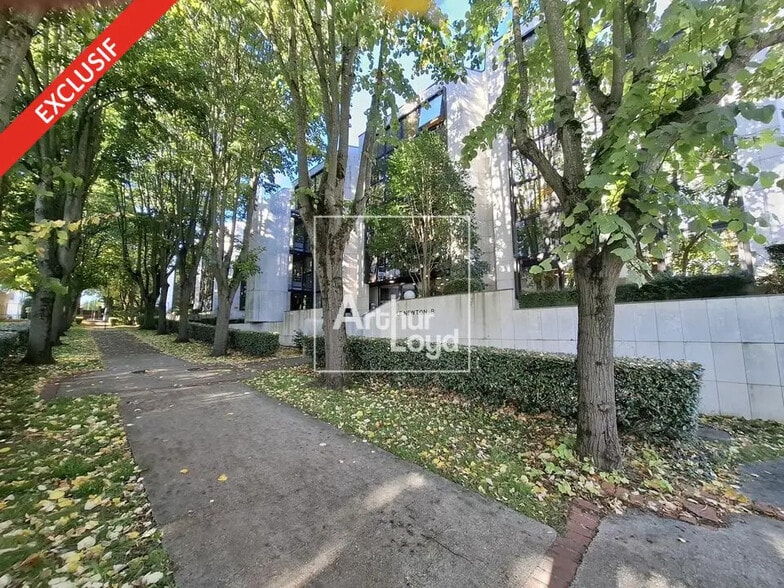 Office in Lognes for lease - Building Photo - Image 3 of 4