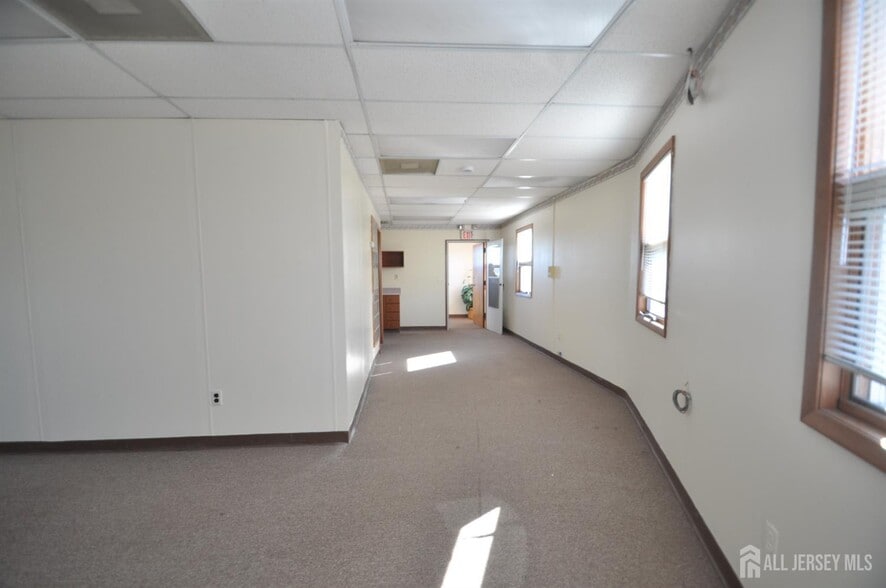 2 Austin Ave, Iselin, NJ for lease - Building Photo - Image 3 of 10