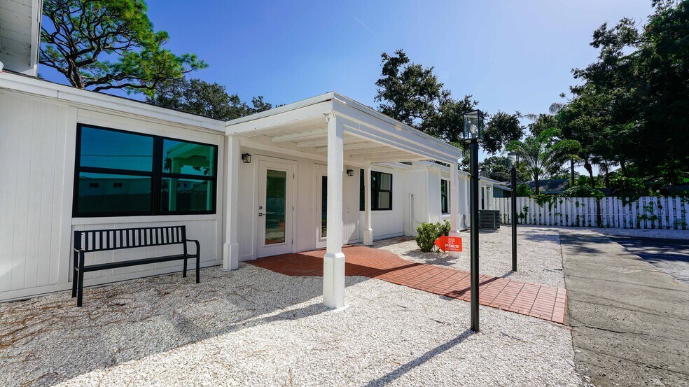2020 Rose St, Sarasota, FL à louer - Photo du bâtiment - Image 3 de 12