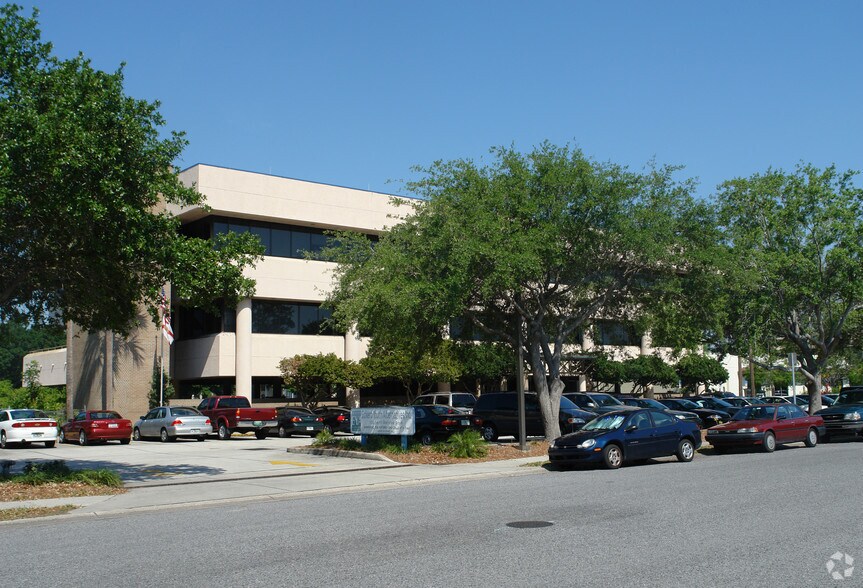 100 N Starcrest Dr, Clearwater, FL à vendre - Photo du bâtiment - Image 3 de 3