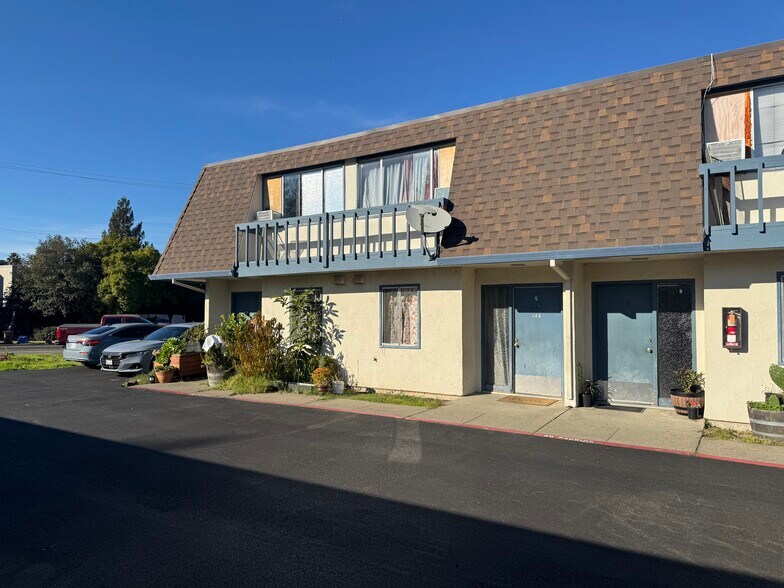 754-798 S Freeway Dr, Napa, CA à vendre - Photo du bâtiment - Image 2 de 3