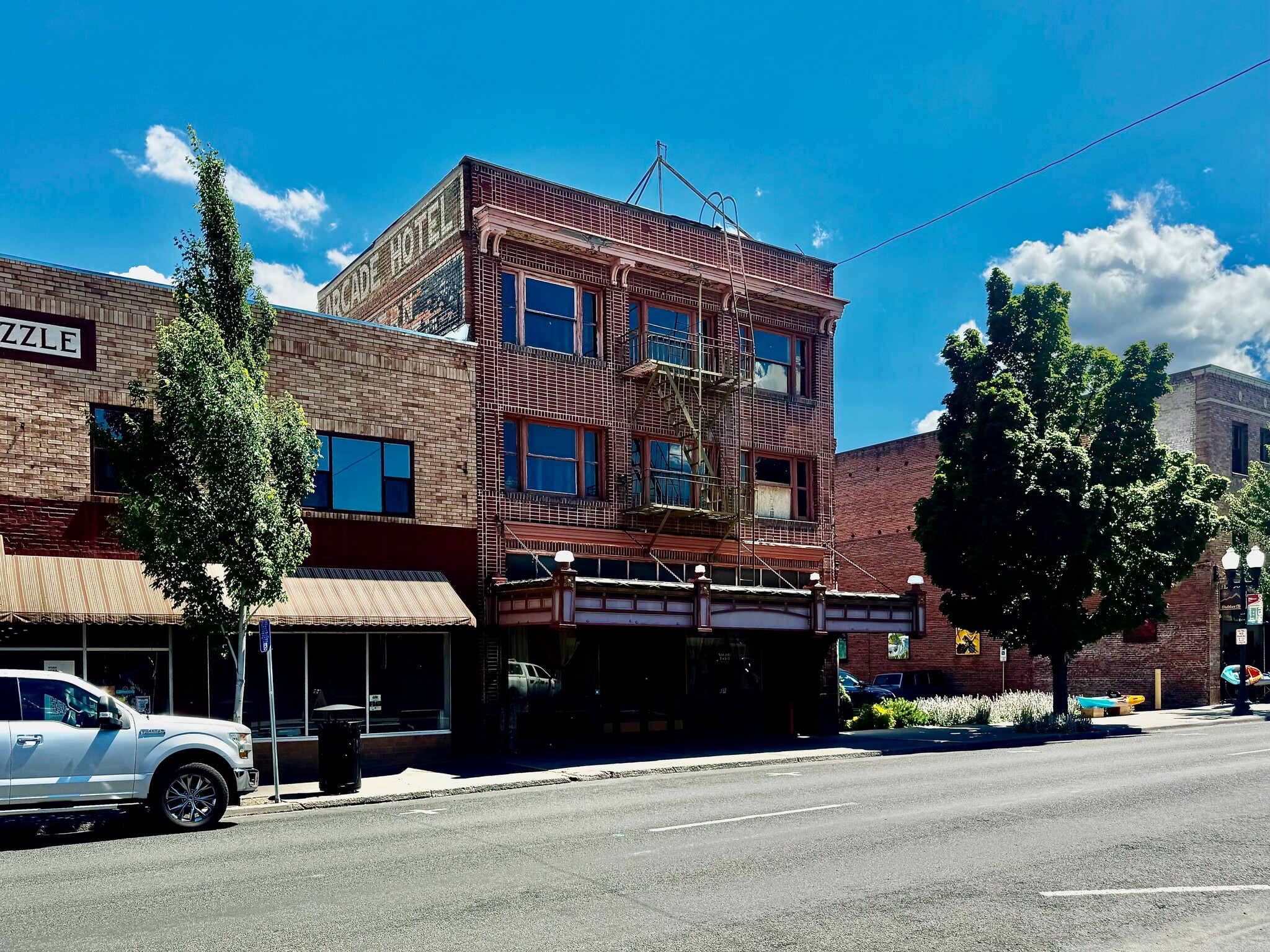 1028 Main St, Klamath Falls, OR à vendre Photo du bâtiment- Image 1 de 21