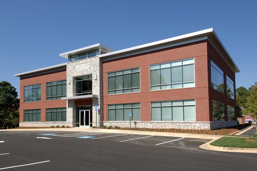 5448 Spalding Dr, Norcross, GA à louer - Photo du bâtiment - Image 2 de 14