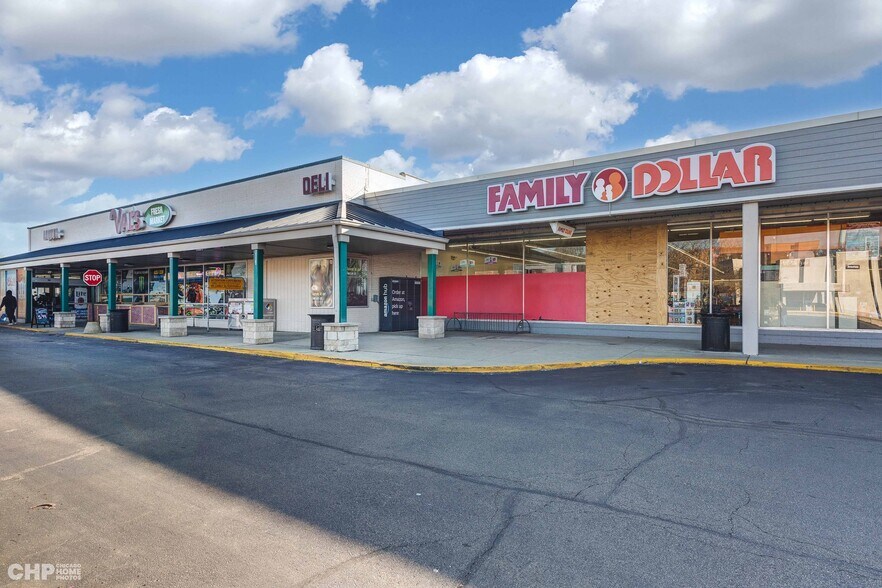 65 E Grand Ave, Fox Lake, IL à louer - Photo du bâtiment - Image 2 de 22