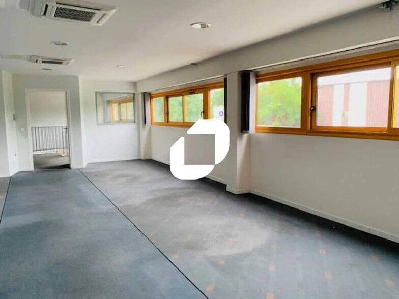 Office in SAINT-OUEN-L'AUMONE for lease - Interior Photo - Image 3 of 27