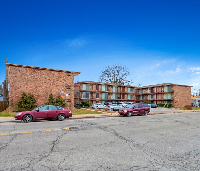 551-561 Wentworth Ave, Calumet City, IL for sale - Building Photo - Image 2 of 10