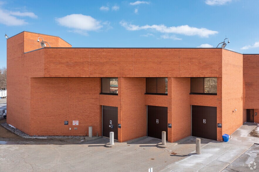100 Gough Rd, Markham, ON à louer - Photo du bâtiment - Image 2 de 5