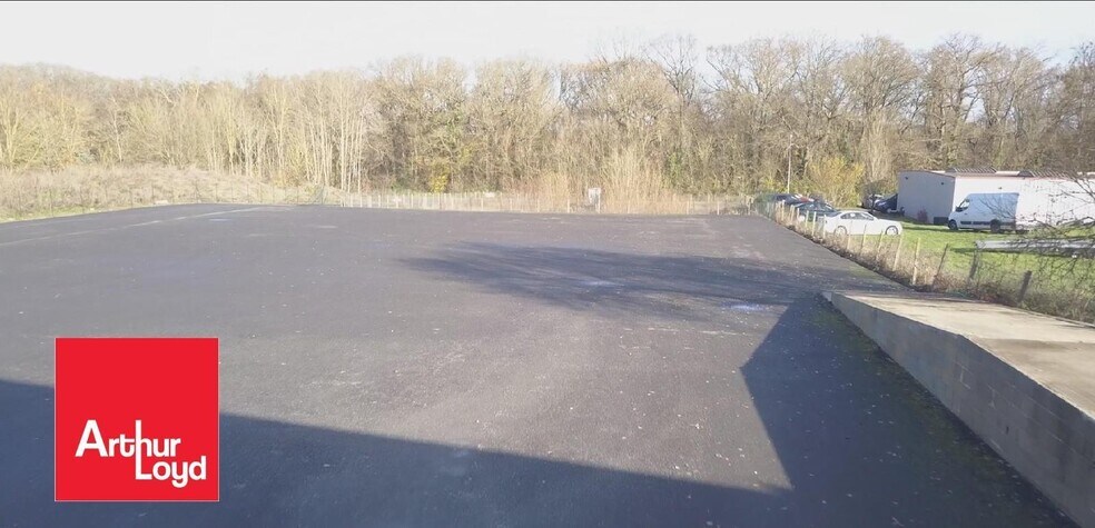 Flex in Gasville-Oisème for lease - Aerial - Image 2 of 3