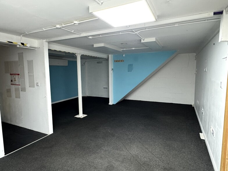 Blue Chalet Industrial Estate, West Kingsdown for lease - Building Photo - Image 3 of 4