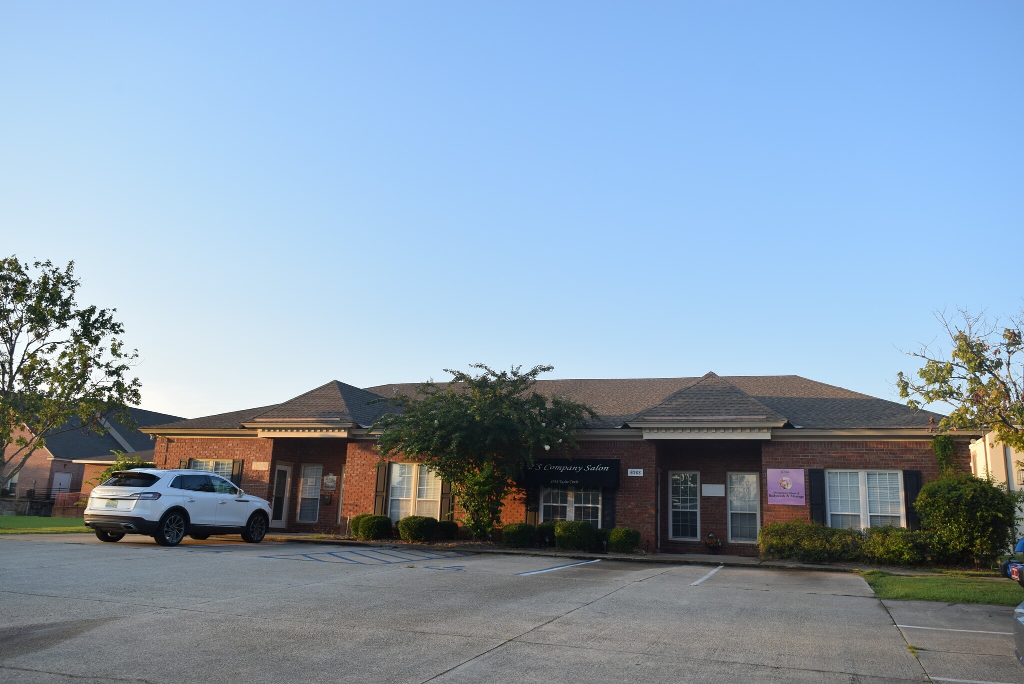 6766-6772 Taylor Cir, Montgomery, AL for lease Primary Photo- Image 1 of 5