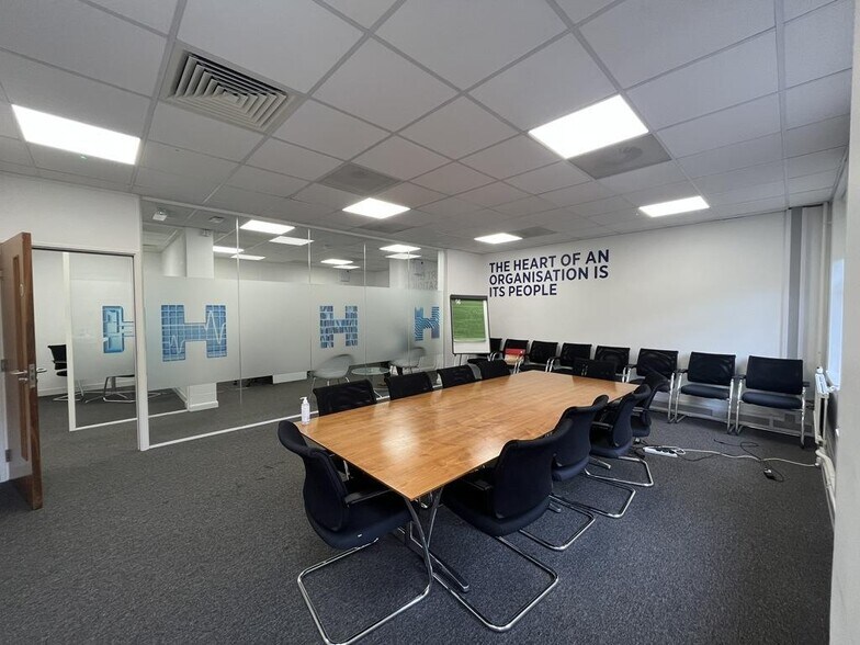 Waterloo Ln, Chelmsford à louer - Photo du bâtiment - Image 3 de 10