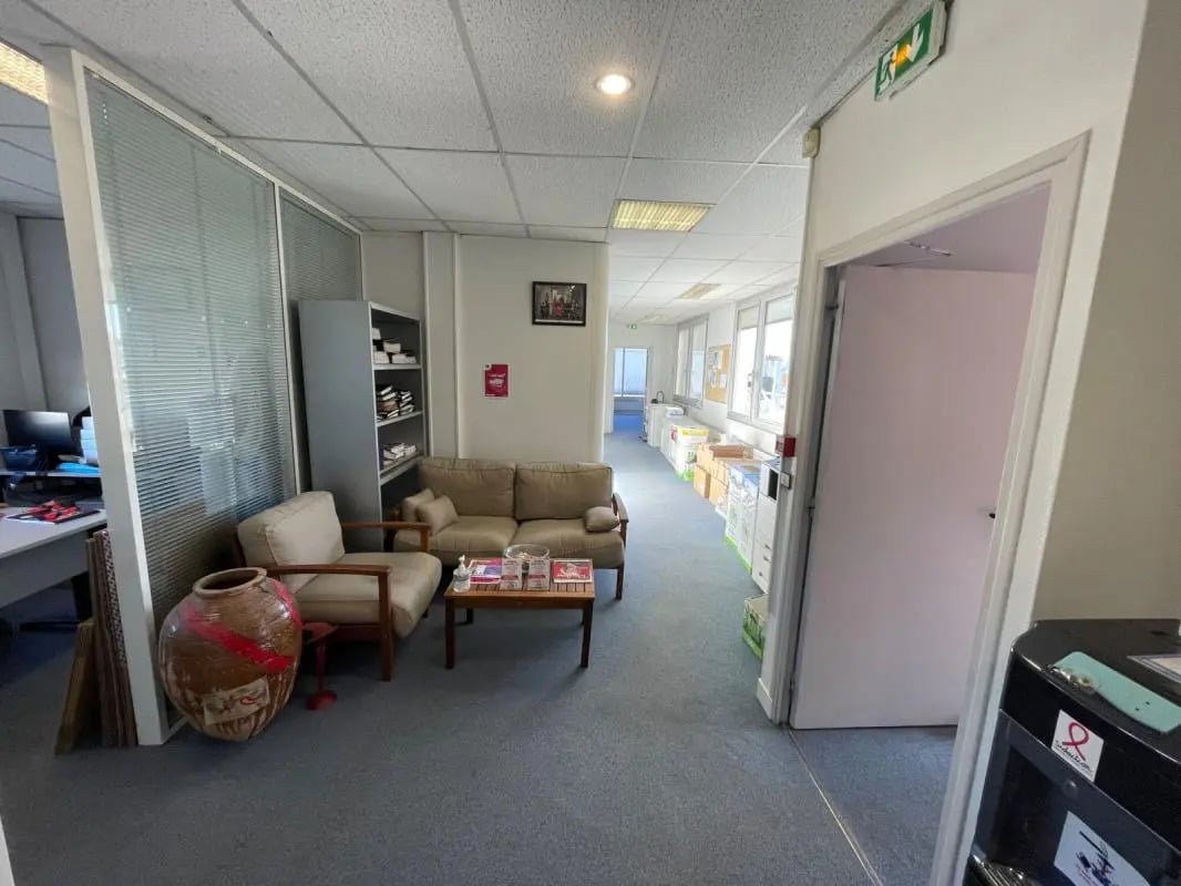 228 Rue Du Faubourg Saint-Martin, Paris for lease Building Photo- Image 1 of 16