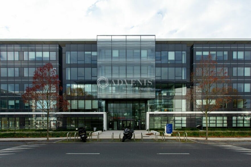 Office in Rungis for lease - Building Photo - Image 2 of 7