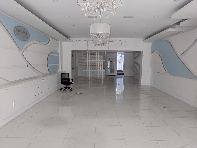 157-163 N La Cienega Blvd, Beverly Hills, CA for lease - Interior Photo - Image 3 of 5