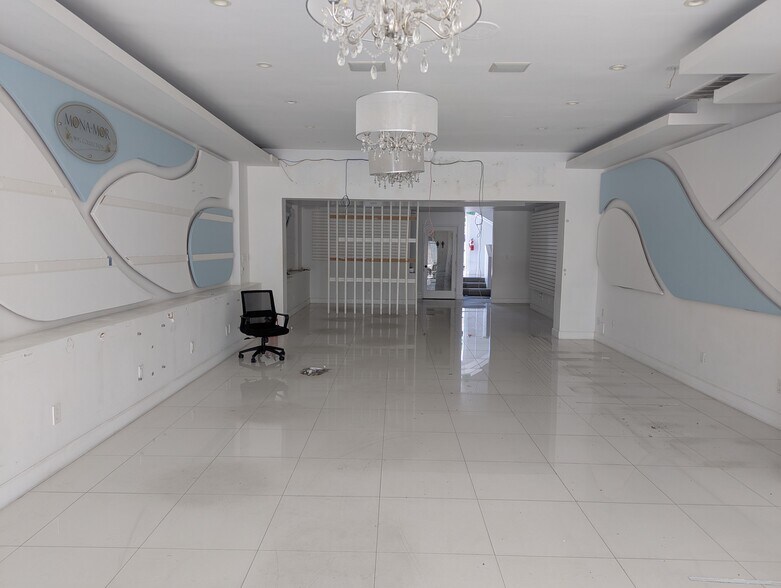 157-163 N La Cienega Blvd, Beverly Hills, CA à louer - Photo intérieure - Image 3 de 5