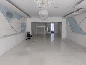 157-163 N La Cienega Blvd, Beverly Hills, CA à louer Photo intérieure- Image 2 de 3