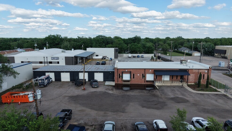724 E Osie St, Wichita, KS for lease - Building Photo - Image 2 of 7