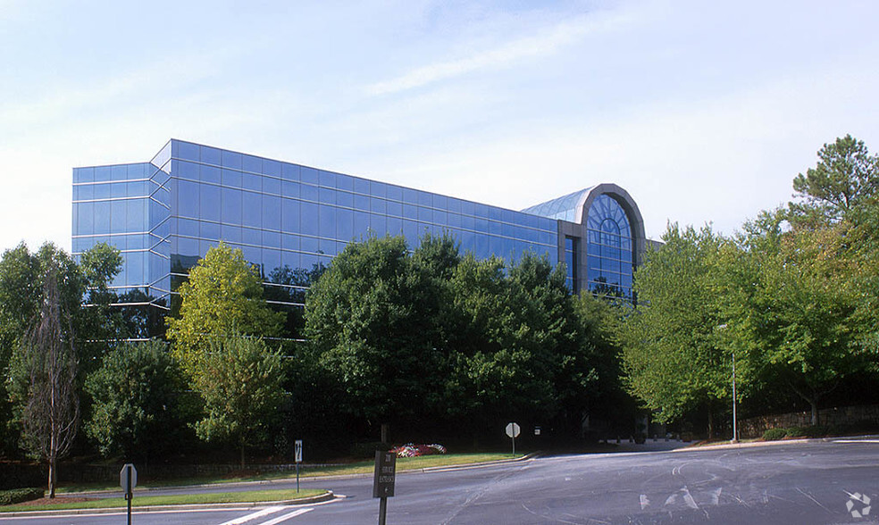 100 Ashford Ctr N, Atlanta, GA for lease - Building Photo - Image 3 of 22