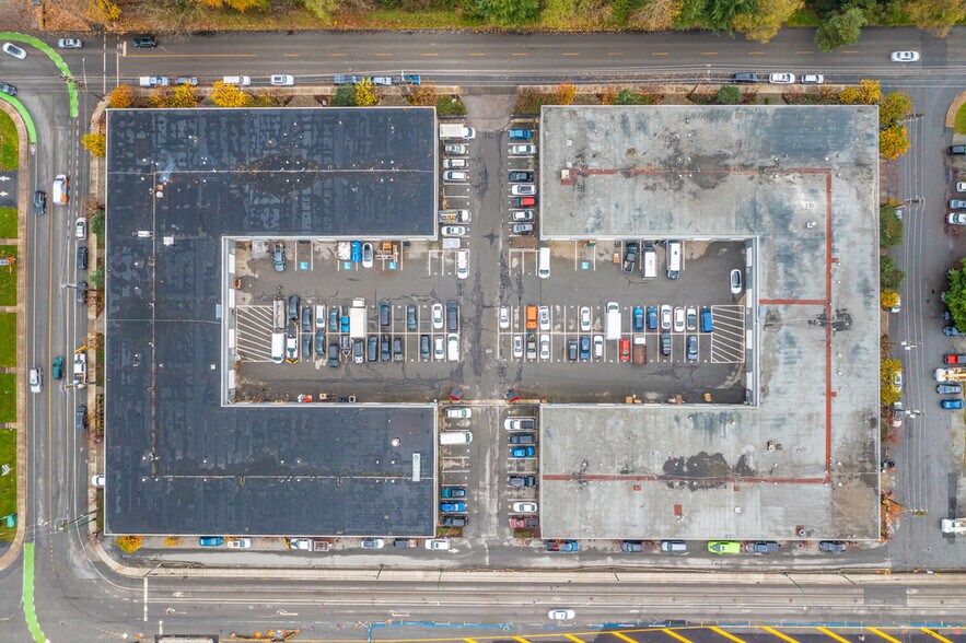 1701-1711 Welch St, North Vancouver, BC à louer - Photo du bâtiment - Image 2 de 10