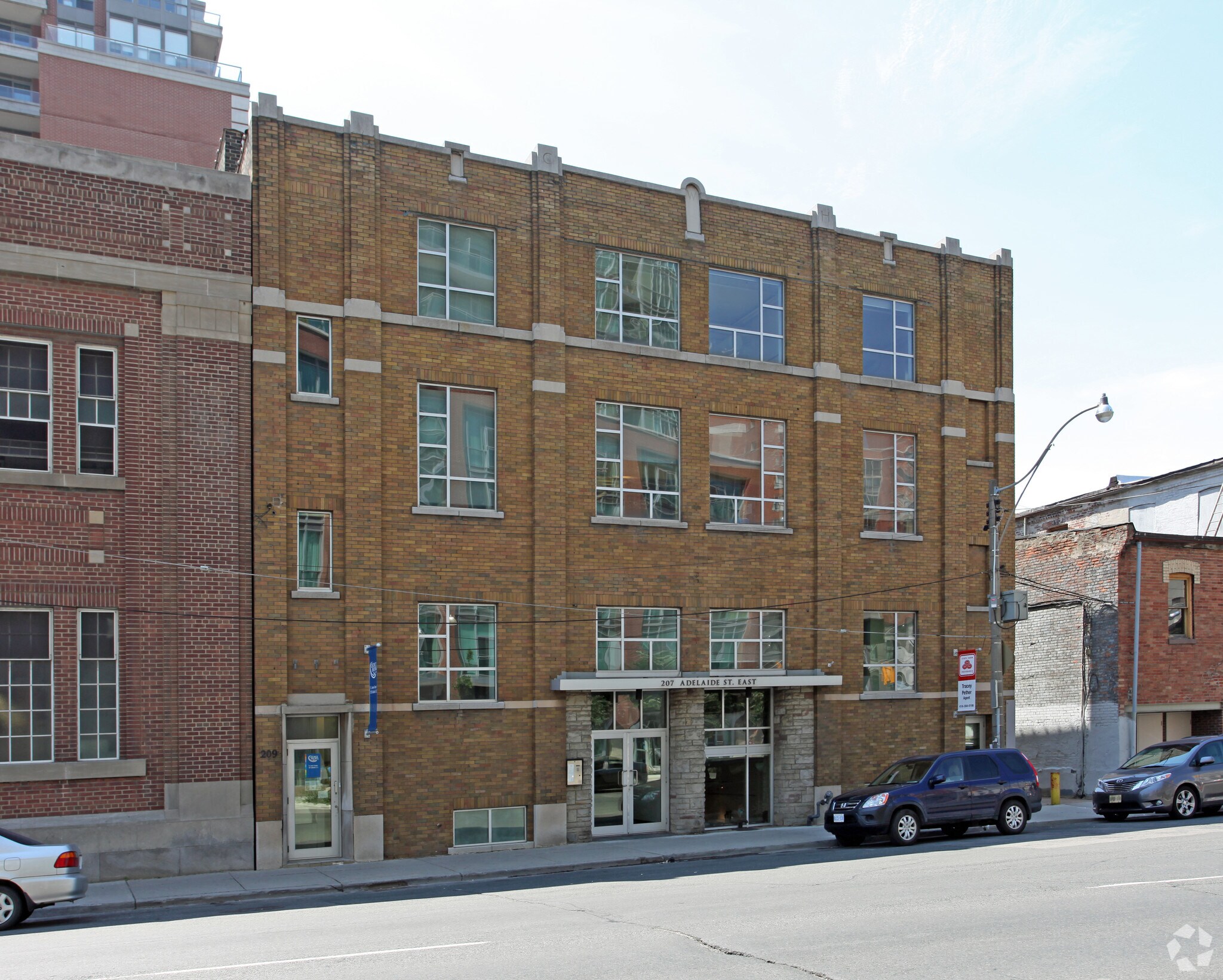 207 Adelaide St E, Toronto, ON à louer Photo du bâtiment- Image 1 de 5
