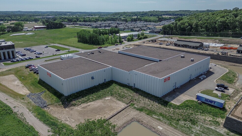 4740 Bourbon St, Eau Claire, WI à louer - Photo du bâtiment - Image 3 de 13