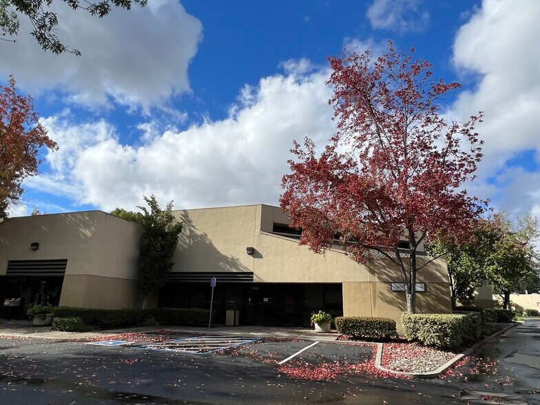 2270 N 1st St, San Jose, CA à louer - Photo du bâtiment - Image 2 de 16