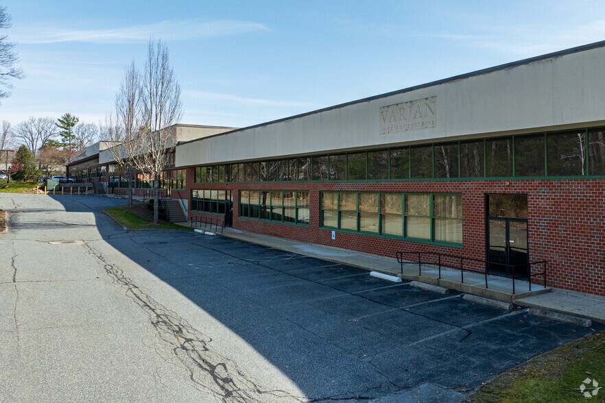 89 October Hill Rd, Holliston, MA à louer - Photo du bâtiment - Image 3 de 15