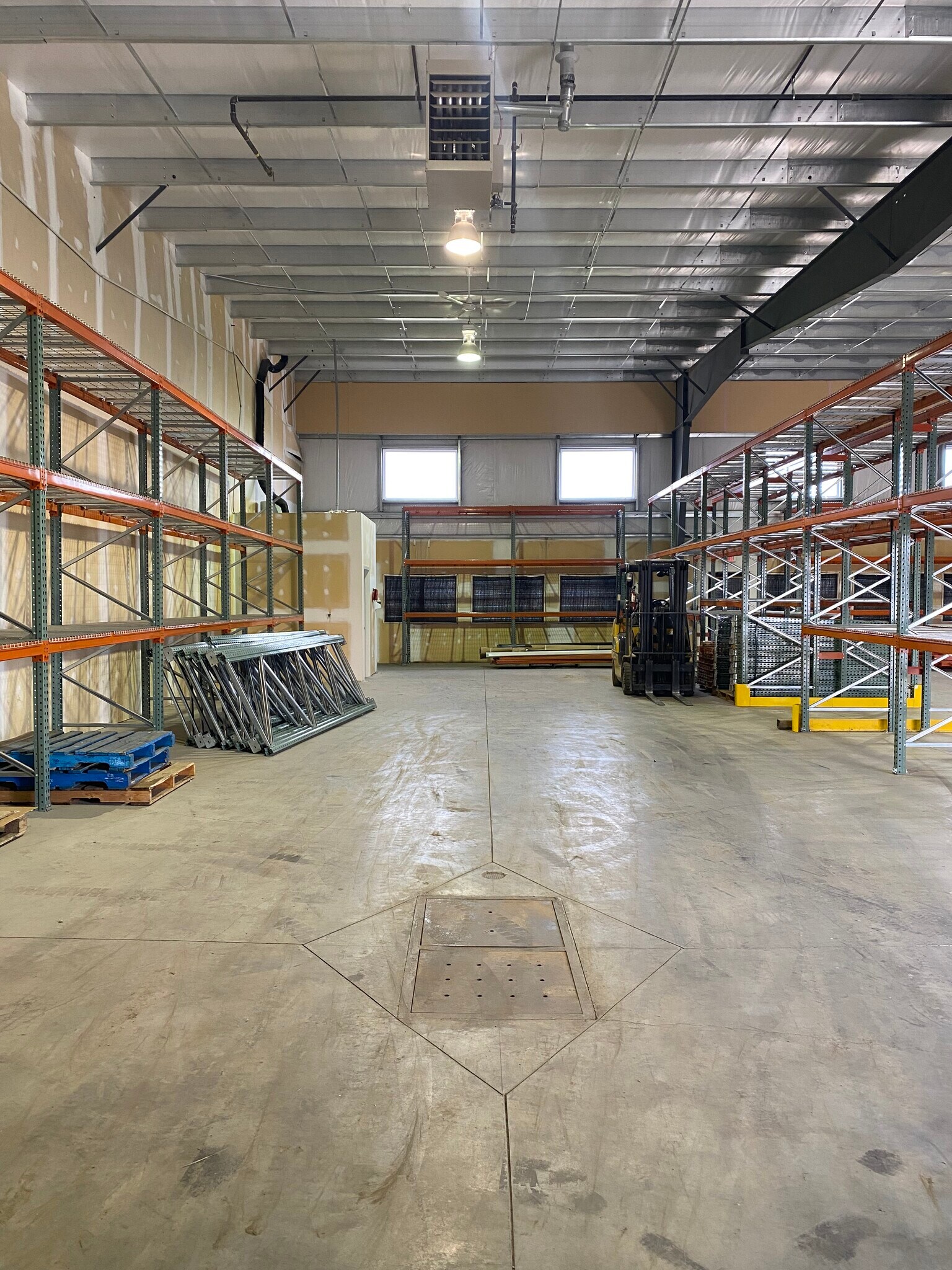 11121 83rd Ave, Fort Saskatchewan, AB for lease Interior Photo- Image 1 of 5