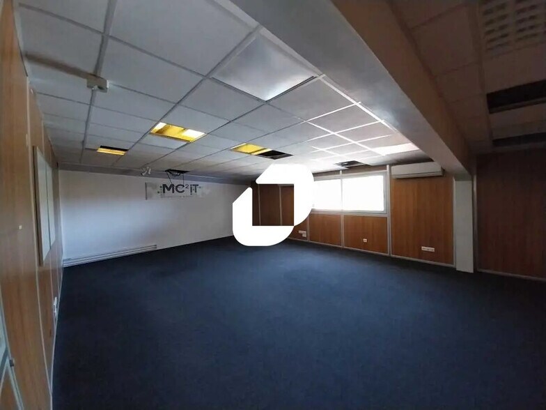 Flex in Montpellier for lease - Interior Photo - Image 2 of 13