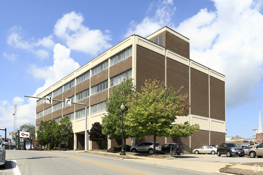 8 N State St, Painesville, OH à louer - Photo du bâtiment - Image 3 de 5