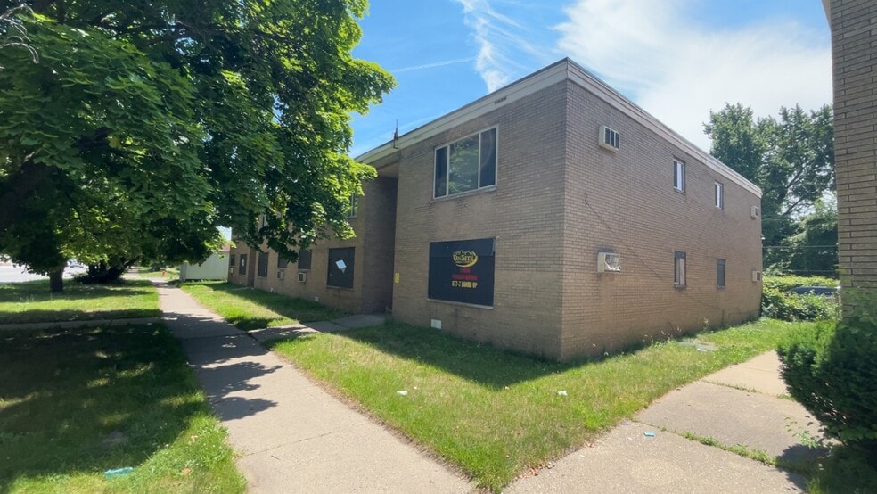 11180 E Seven Mile Rd, Detroit, MI à vendre - Photo du bâtiment - Image 2 de 11