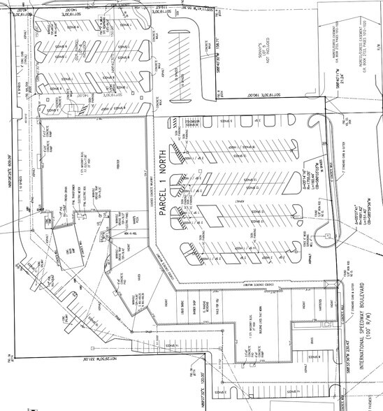 1588 N Woodland Blvd, Deland, FL à louer - Photo du bâtiment - Image 3 de 9