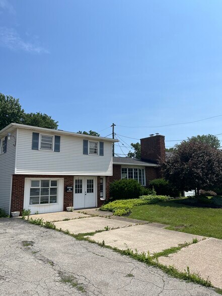 526 S Transit St, Lockport, NY à louer - Photo du bâtiment - Image 1 de 4