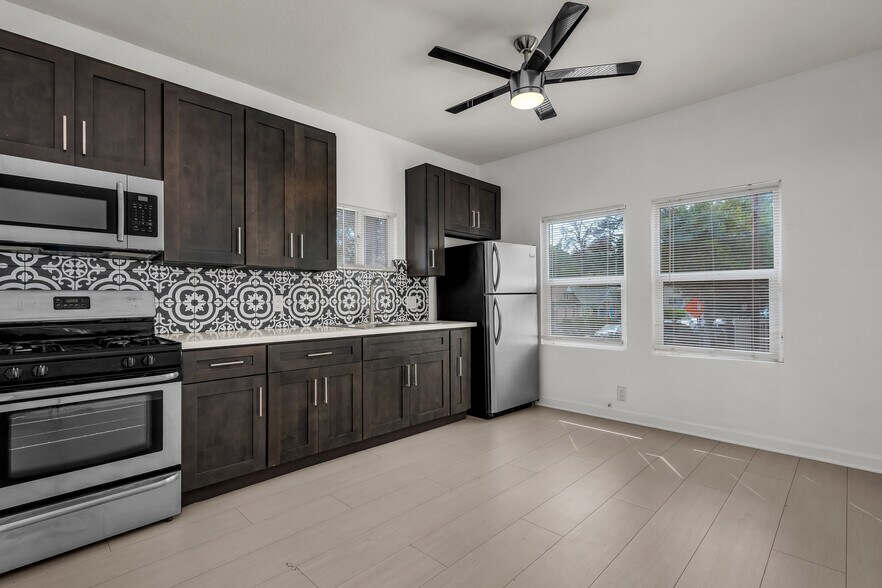 300 Patton St, Los Angeles, CA à vendre - Photo intérieure - Image 3 de 7