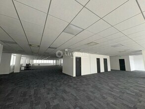 Office in Vélizy-Villacoublay for lease Interior Photo- Image 2 of 3