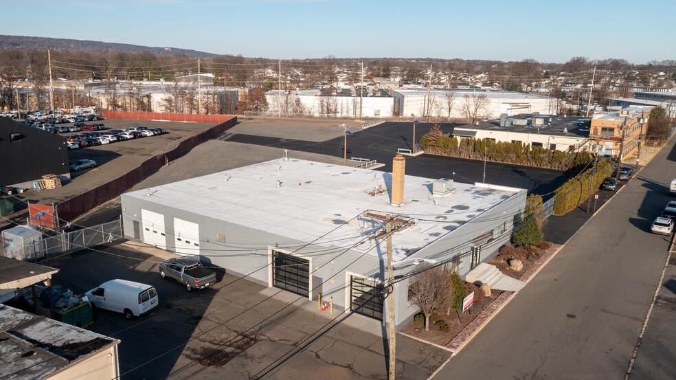 2461 Iorio St, Union Township, NJ à louer - Photo du bâtiment - Image 3 de 7