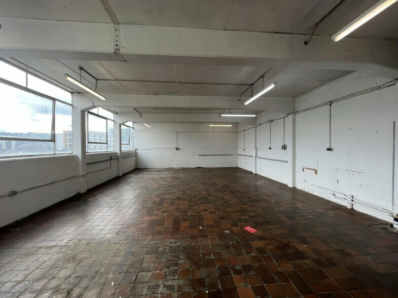 Westbourne St, High Wycombe à louer - Photo du bâtiment - Image 2 de 4