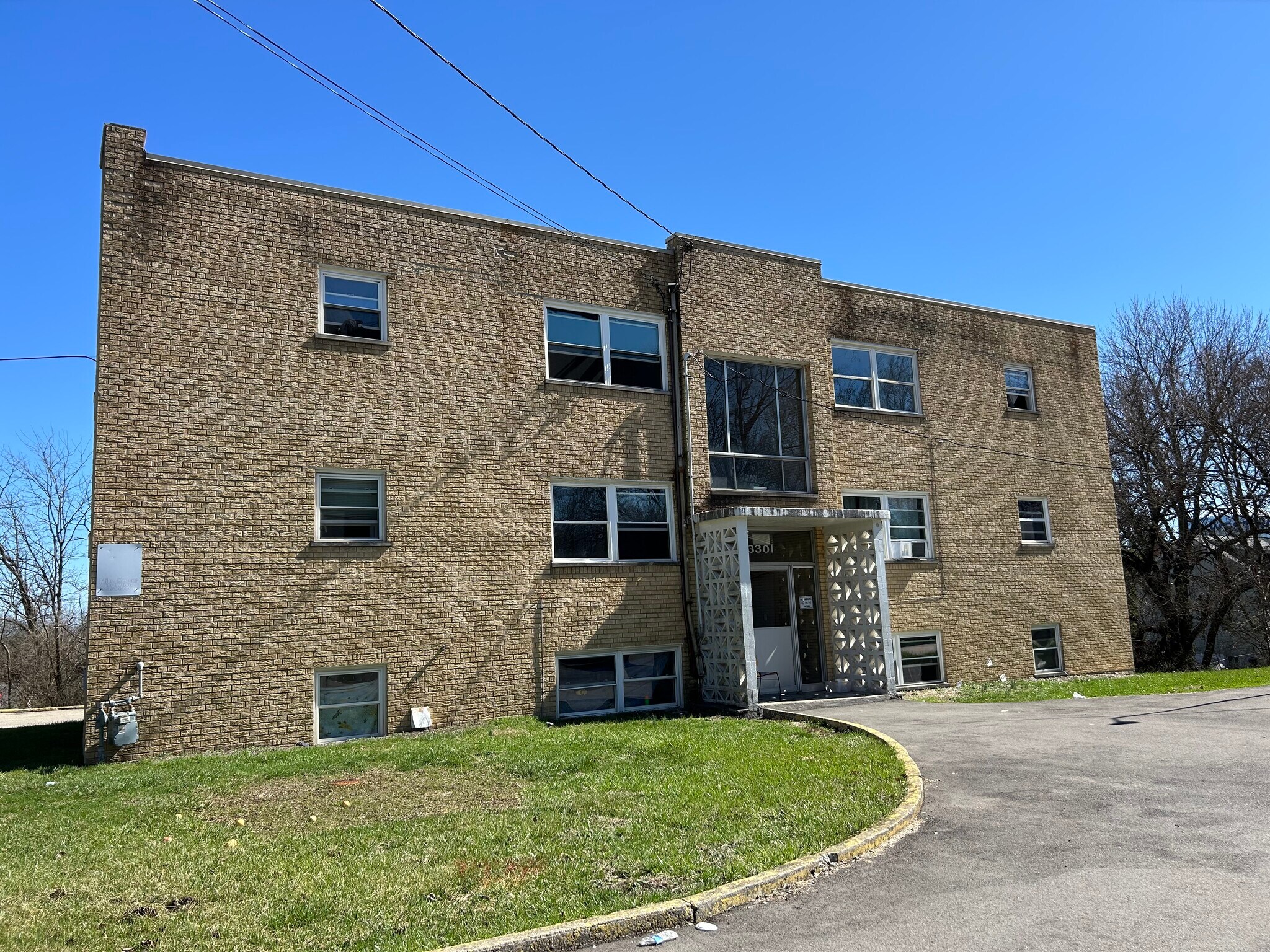 3301 Camvic Ter, Cincinnati, OH à vendre Photo principale- Image 1 de 6