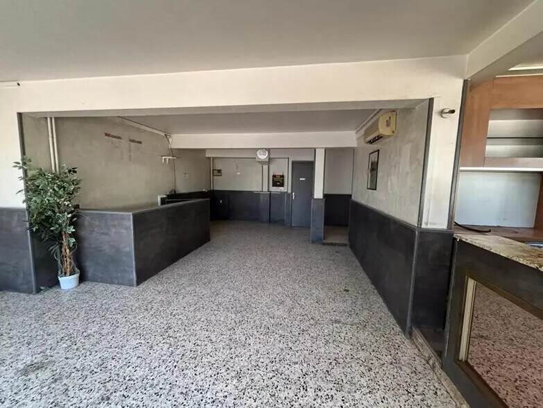 Retail in Saint-Raphaël for sale - Interior Photo - Image 2 of 6