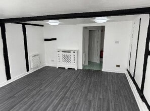 20 Aylesbury End, Beaconsfield for lease Interior Photo- Image 2 of 2
