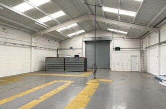 Burndell Rd, Ford à louer Photo intérieure- Image 2 de 3